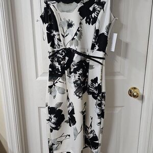 Chic, Modern, Abstract Floral Enfocus Studio Sleeveless Belted Dress Size 6
